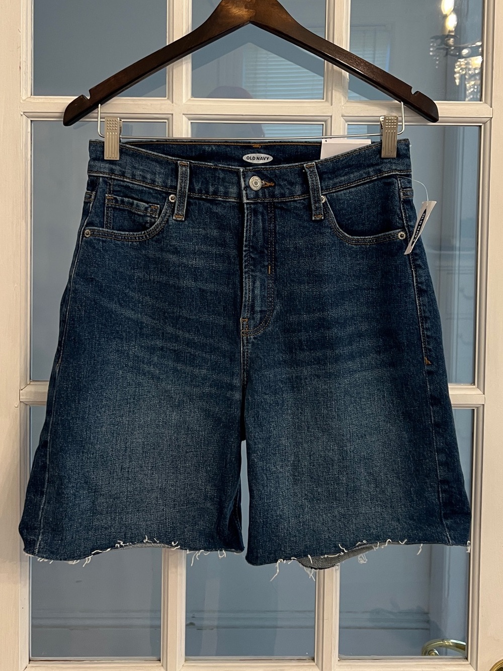 OLD NAVY Women’s High Waisted Relaxed Cut Off Denim Bermuda Shorts NWT 4